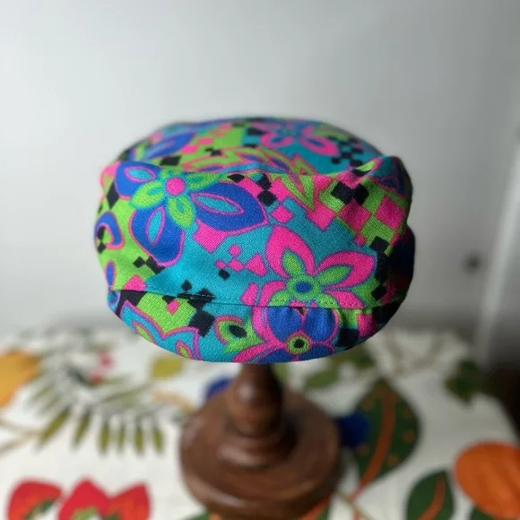 🎉Host Pick🎉 1970’s Psychedelic Geometric Print Hat - Picture 1 of 4